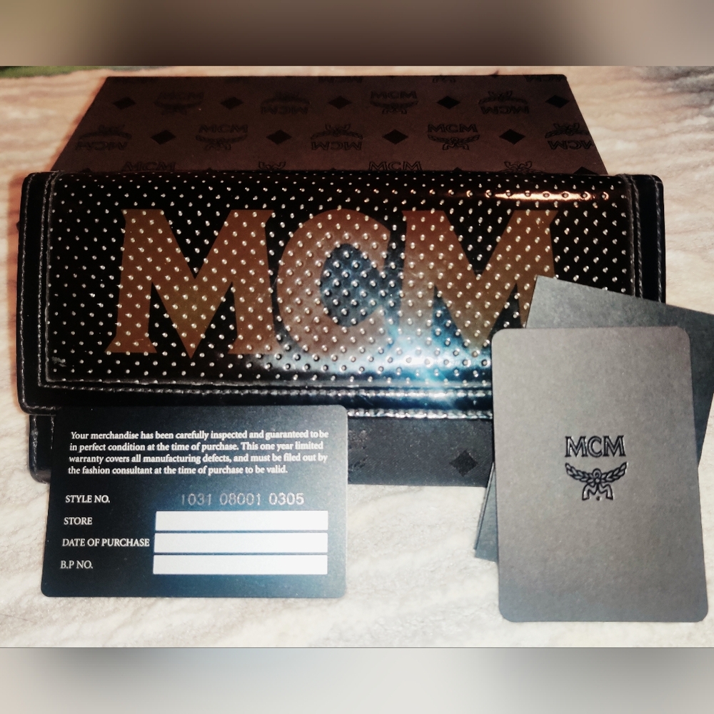 RARE MCM long wallet WITH LION CREST CHARM AUTHENTIC CARD AND BOX